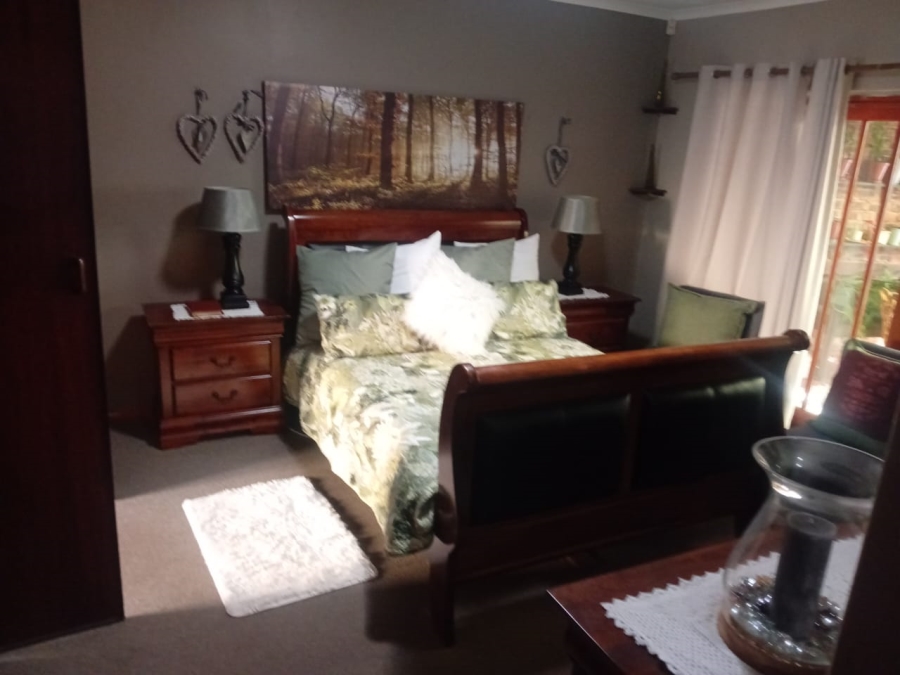 6 Bedroom Property for Sale in Heiderand Western Cape